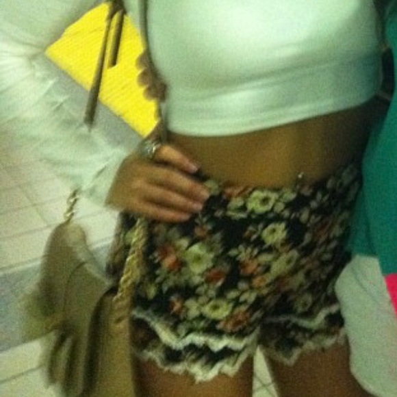 LF Floral High Waisted Shorts - Picture 3 of 3